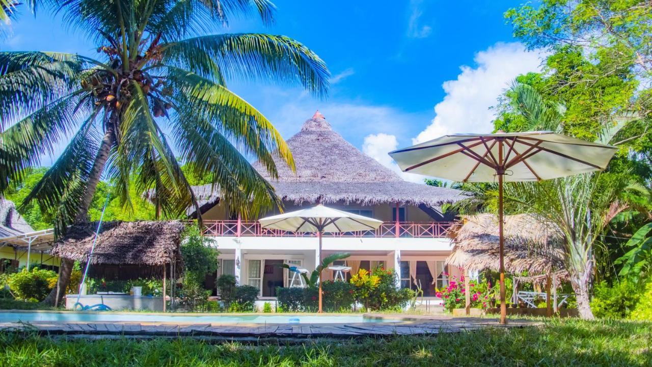Nosy-Be Reva Castel Bed & Breakfast エクステリア 写真